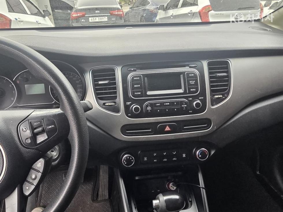 Kia Carens — miniaturë 8
