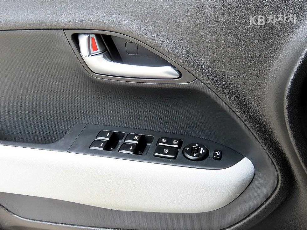 2023 - kia kia