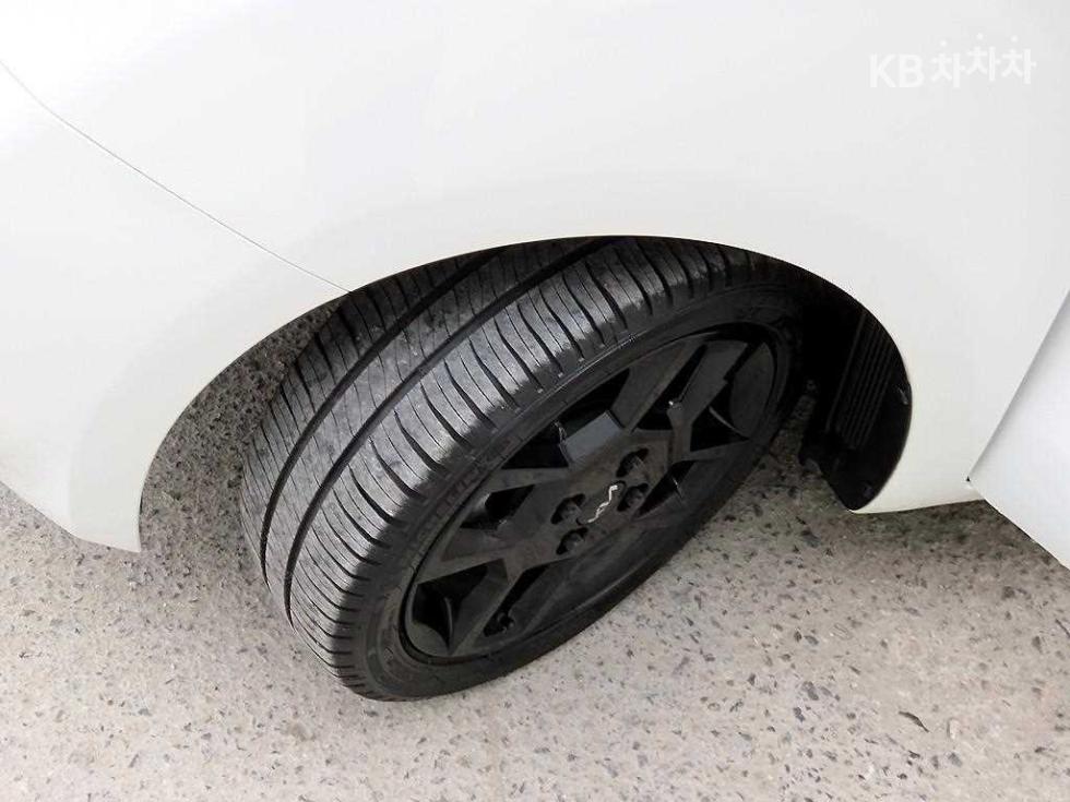 2023 - kia kia