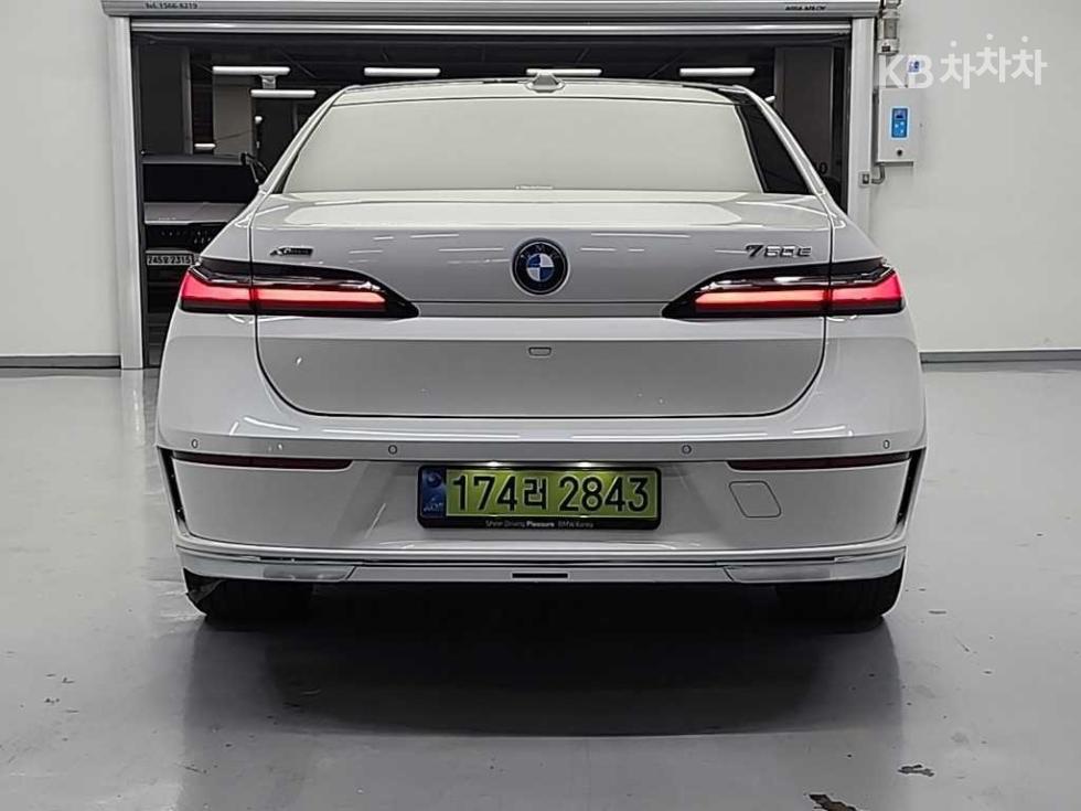 BMW 7er — miniaturë 2