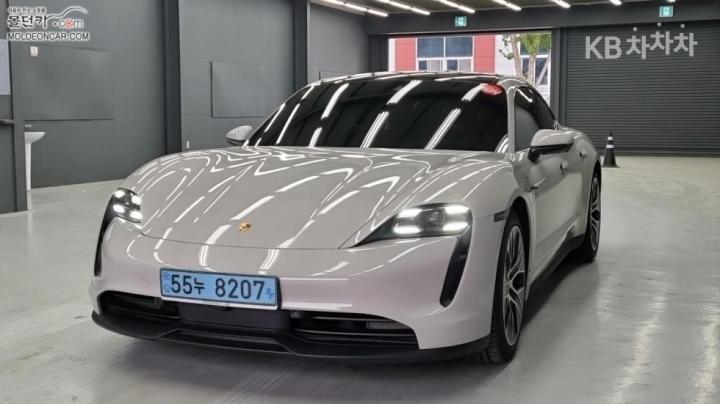 Porsche Taycan 4S