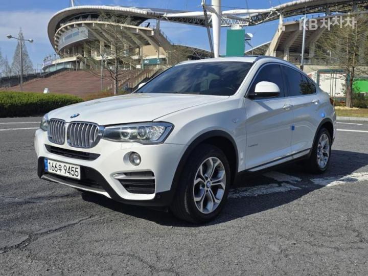BMW X4 F26 20d xDrive The Essential Light Package