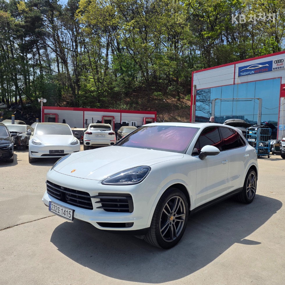 2023 - porsche cayenne