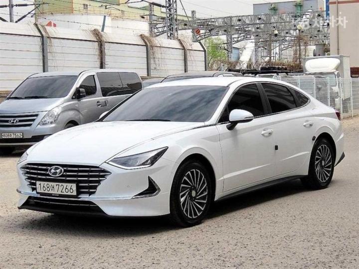 Hyundai Sonata Hybrid DN8 2.0 Hybrid Premium