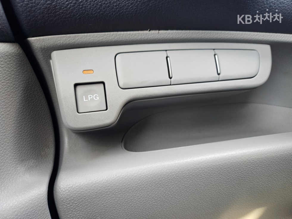 Kia Carens — miniaturë 20
