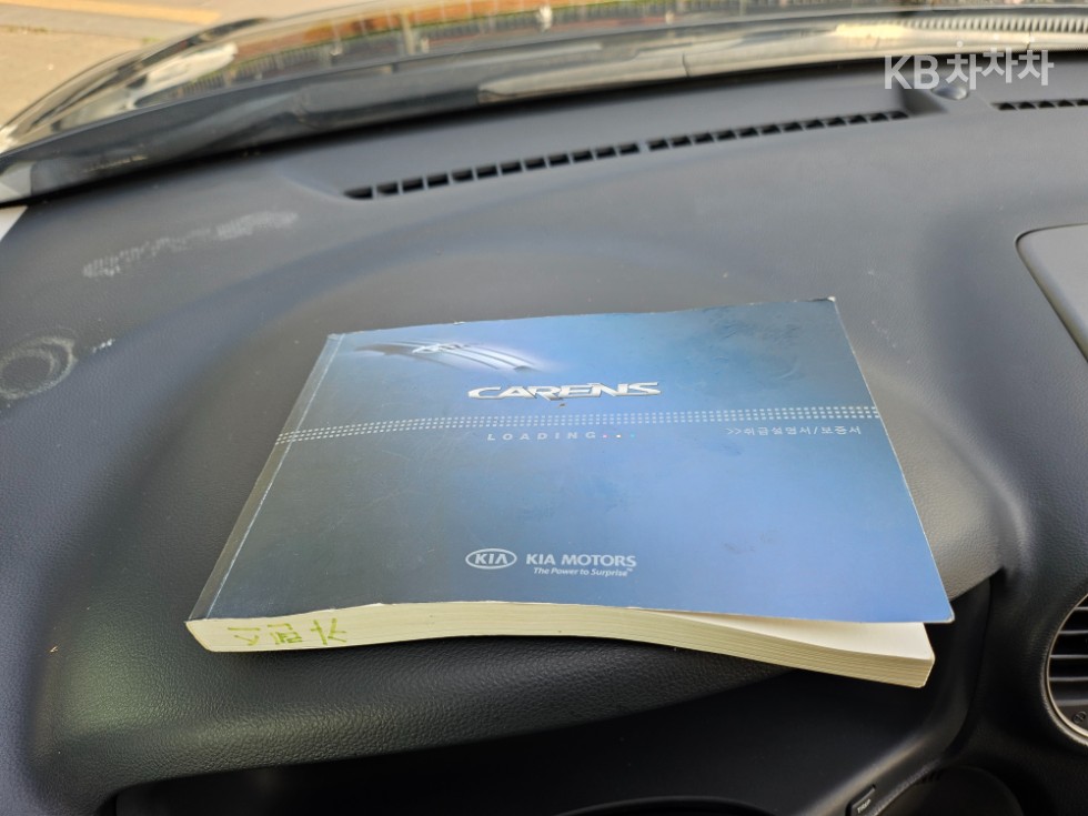 Kia Carens — miniaturë 19