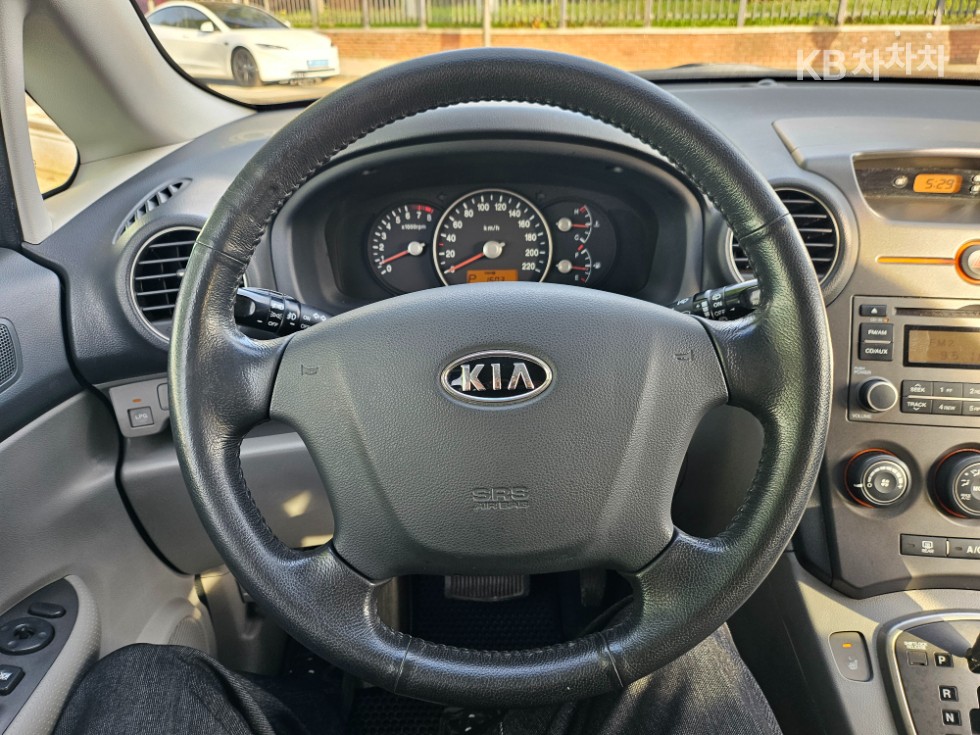 Kia Carens — miniaturë 8