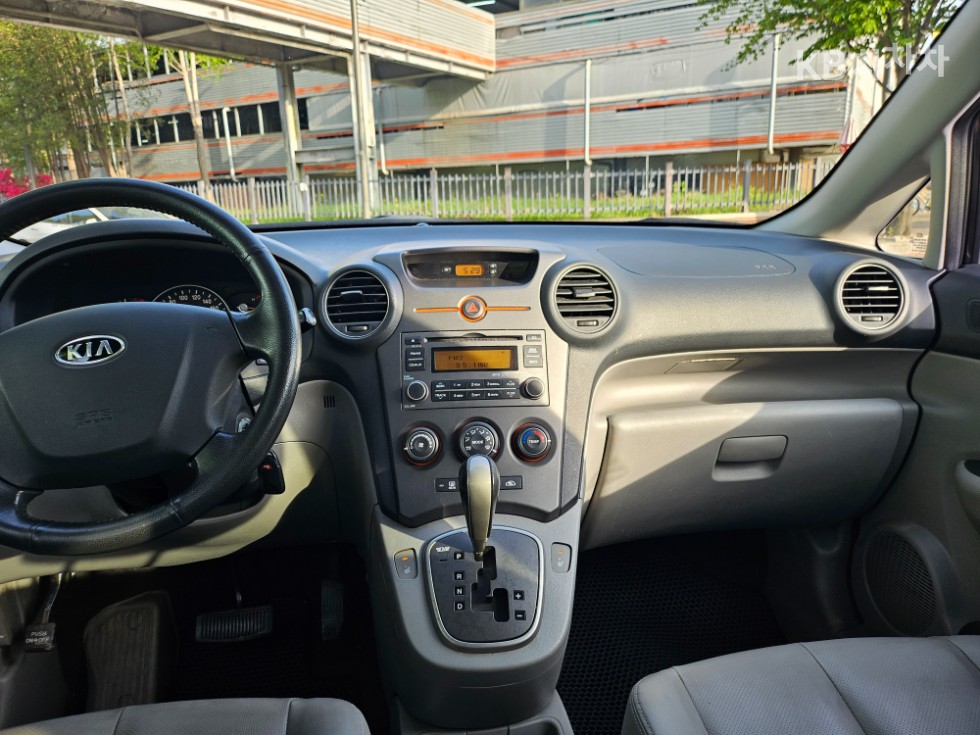 Kia Carens — miniaturë 10