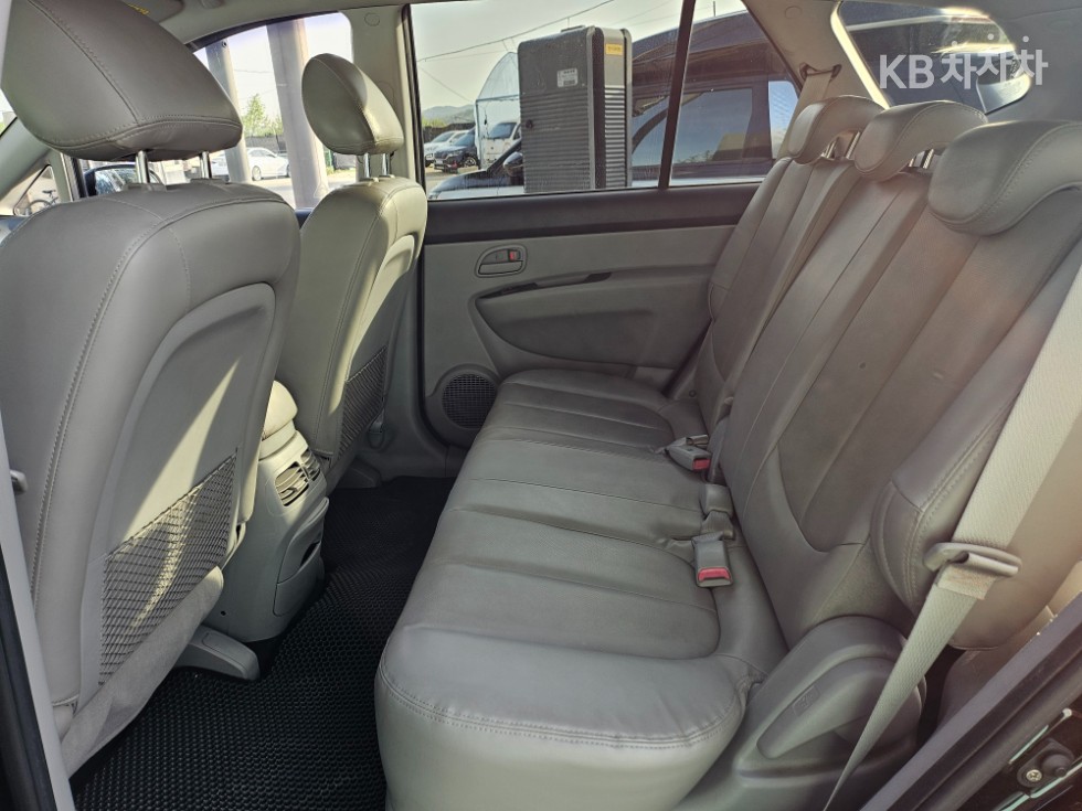 Kia Carens — miniaturë 12