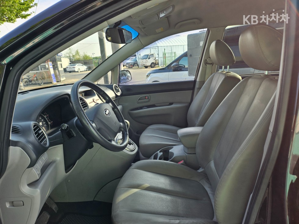 Kia Carens — miniaturë 13