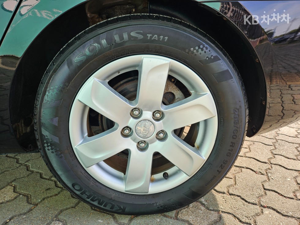 Kia Carens — miniaturë 15