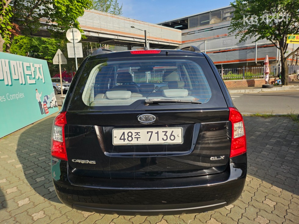 Kia Carens — miniaturë 5