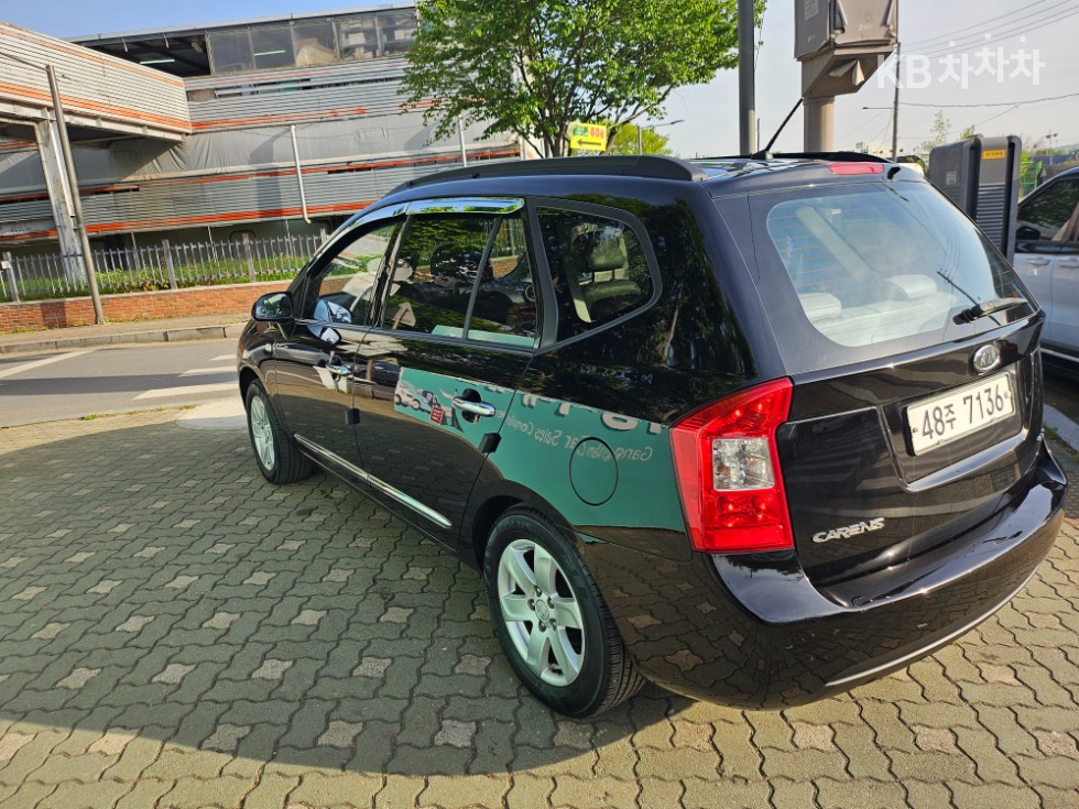 Kia Carens — miniaturë 4