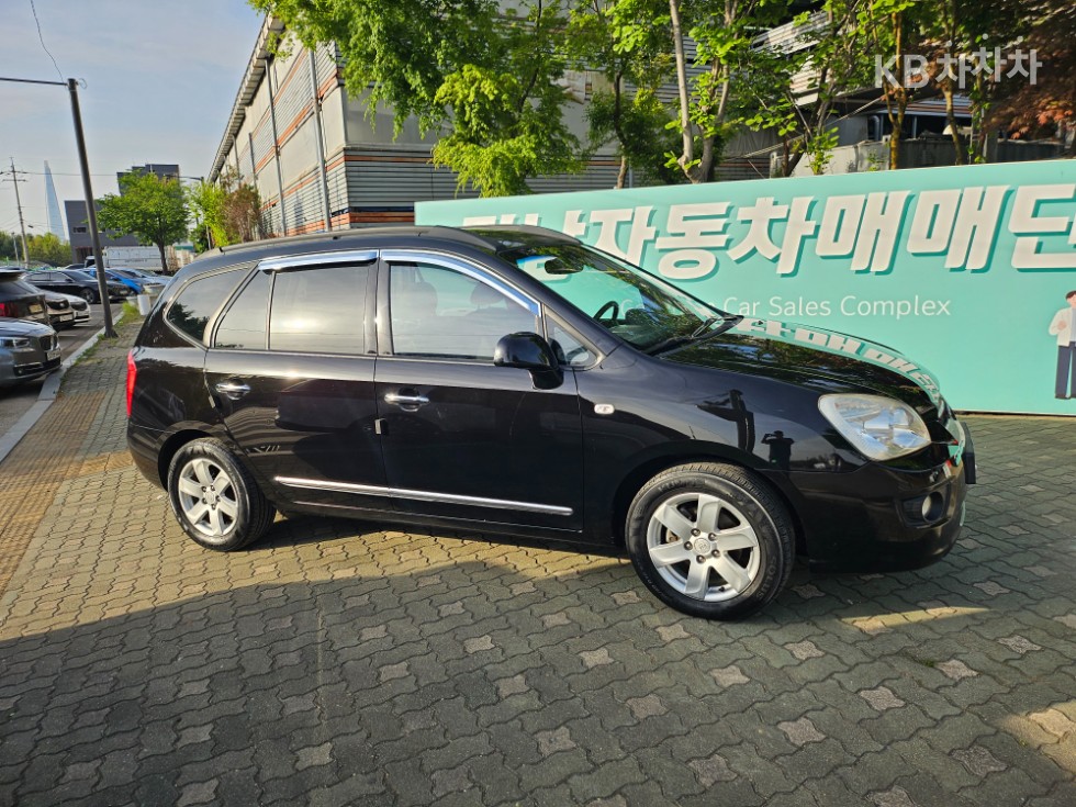 Kia Carens — miniaturë 3
