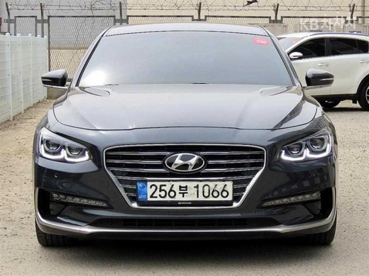 Hyundai Grandeur IG 2.4 Premium Base Type