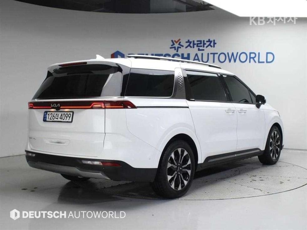 2023 - kia carnival