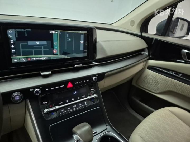 Kia Carnival G3.5 GDI Prestige 9