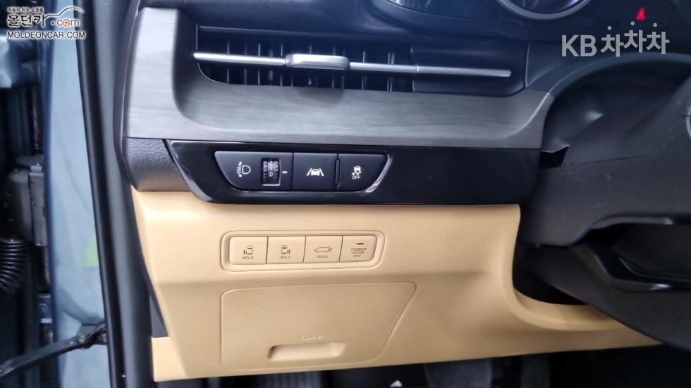 2023 - kia carnival