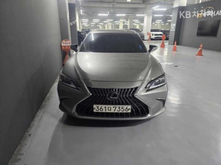 Lexus ES New Generation 300h Luxury+