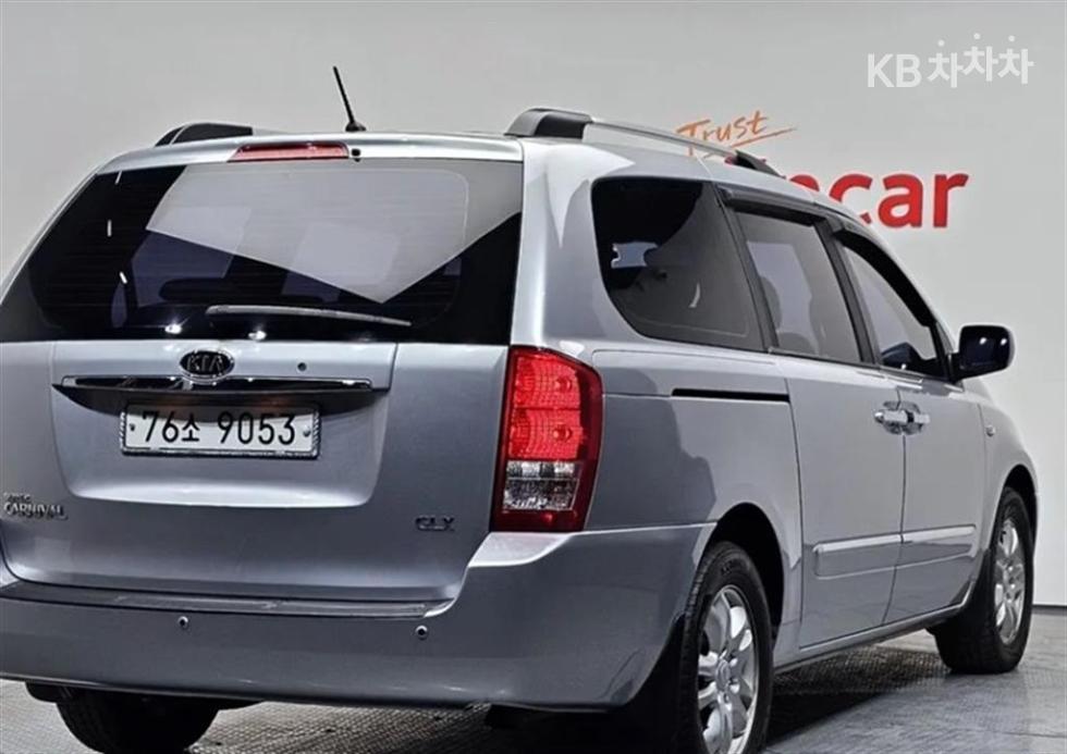 2009 - kia grand carnival