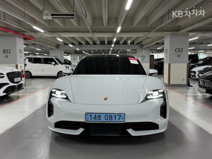 Porsche Taycan Turbo — foto 1
