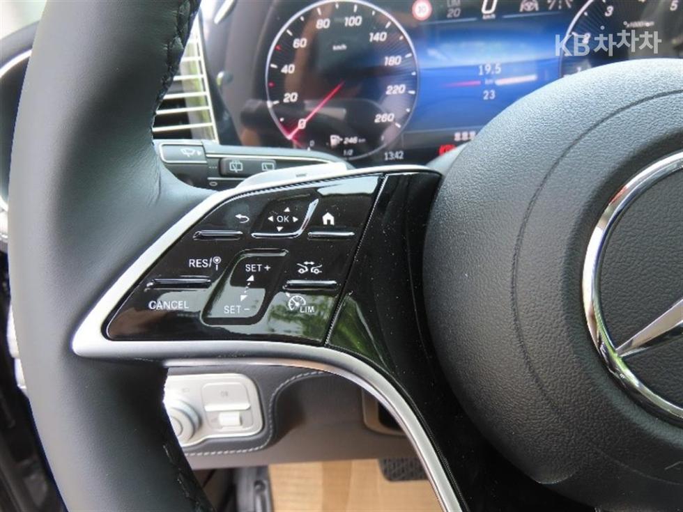 Mercedes-Benz GLE — miniaturë 11
