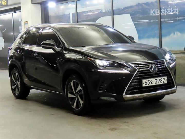 Lexus NX 300h Supreme