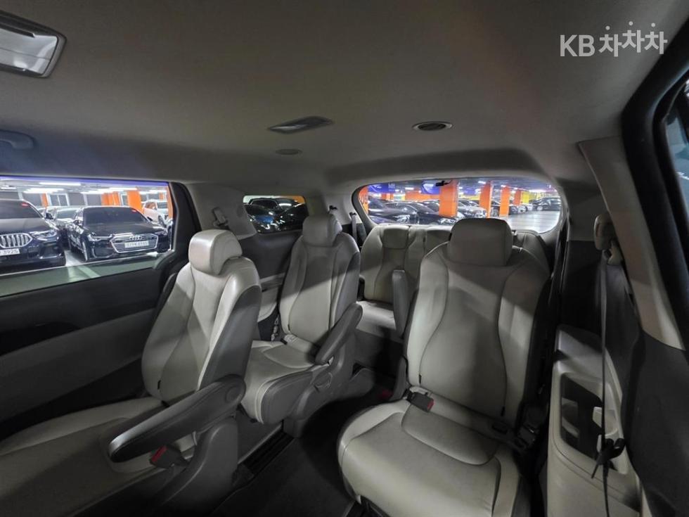 2021 - kia carnival