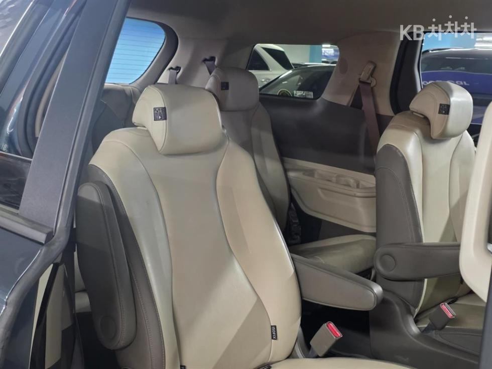 2021 - kia carnival