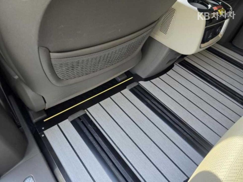 2023 - kia carnival