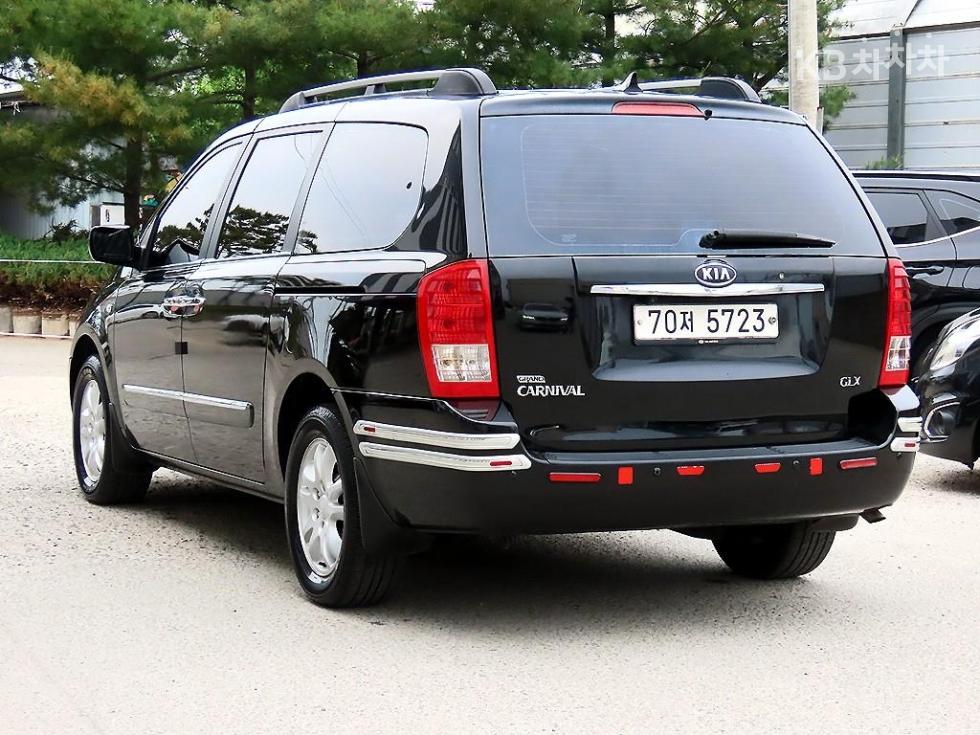Kia Carnival — miniaturë 3