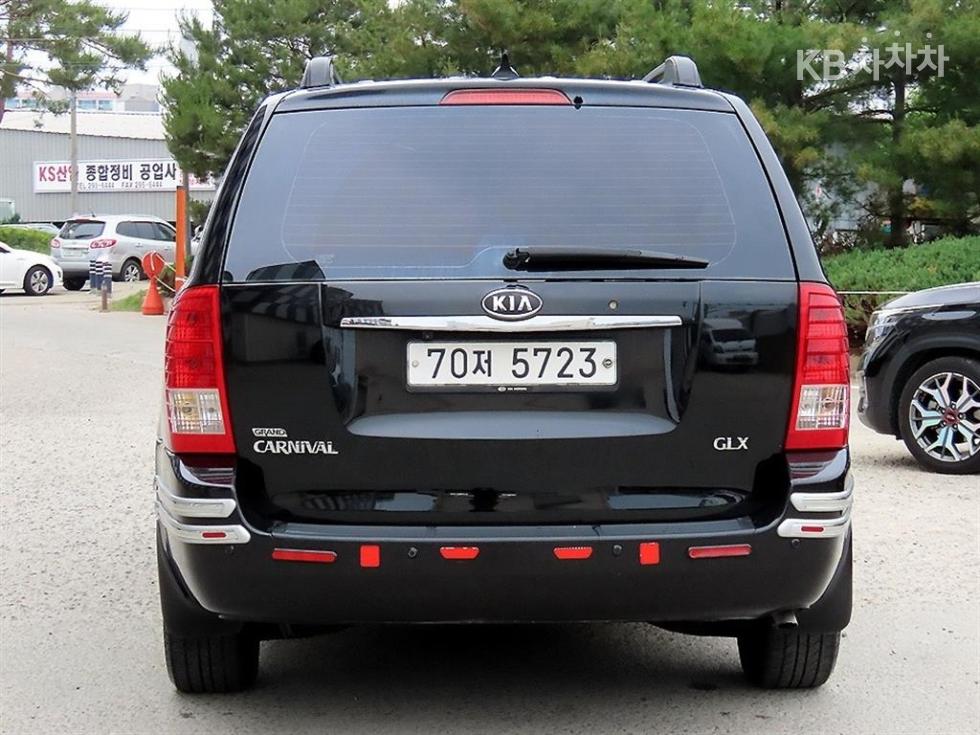 Kia Carnival — miniaturë 4