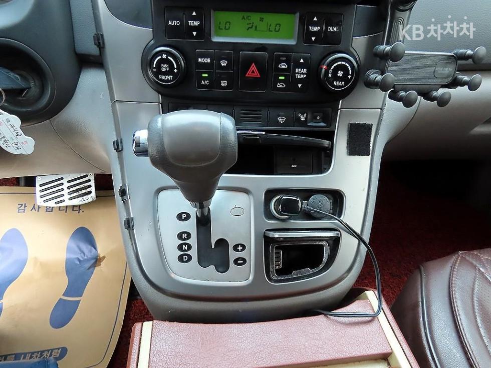 Kia Carnival — miniaturë 11
