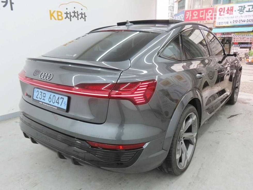 2024 - audi sq8