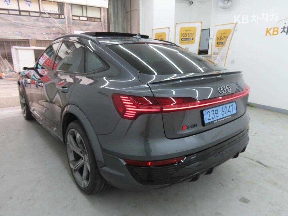 2024 - audi sq8