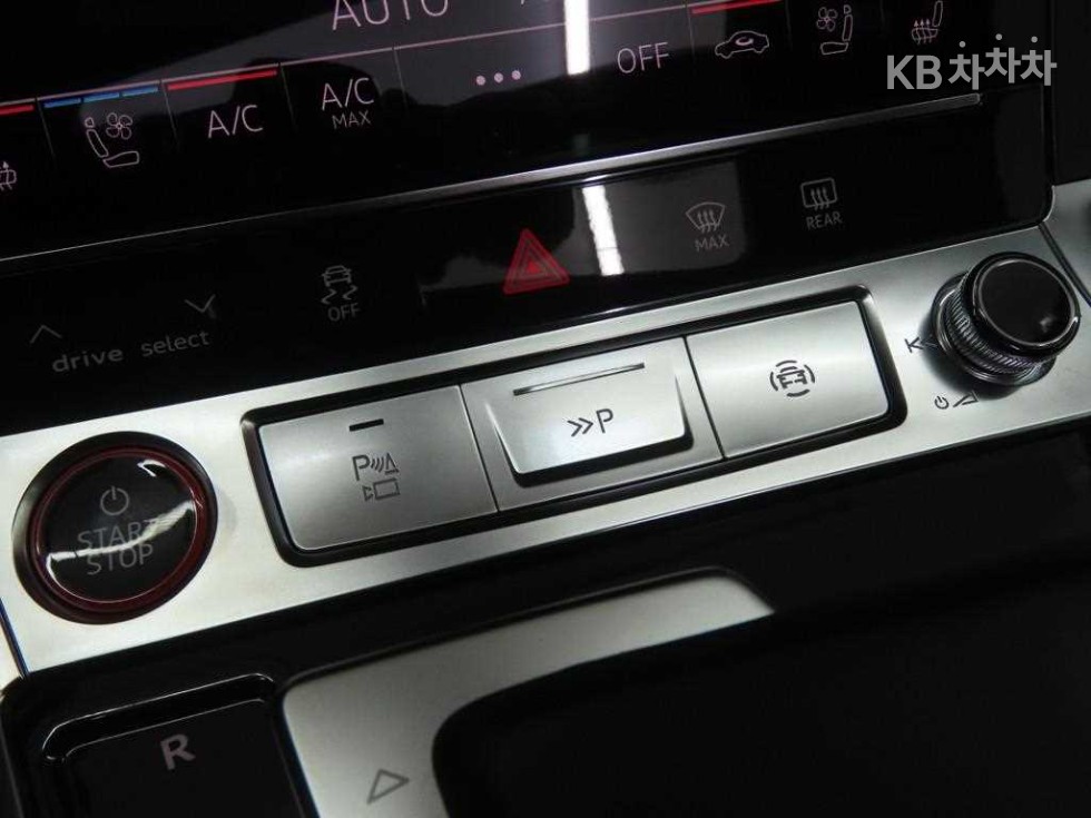 2024 - audi sq8