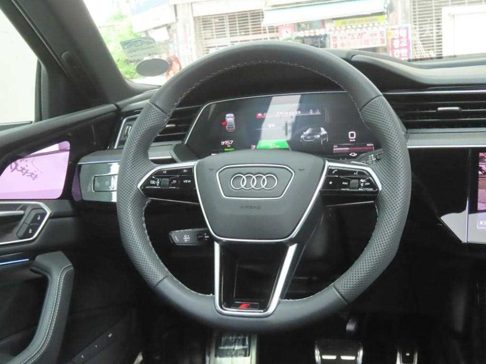 2024 - audi sq8