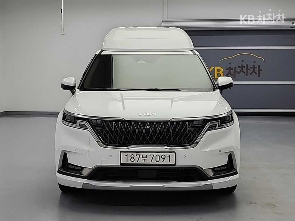 2023 Kia 4 photo