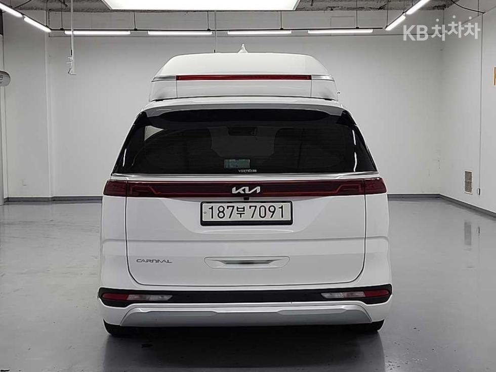 2023 Kia 4 photo