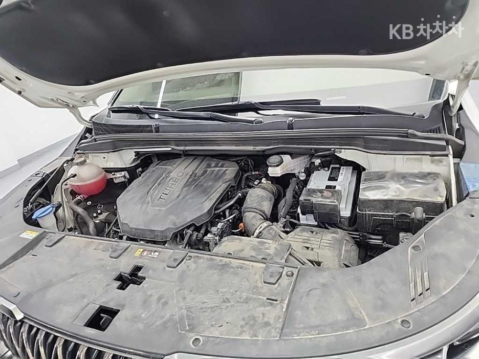 2023 Kia 4 photo