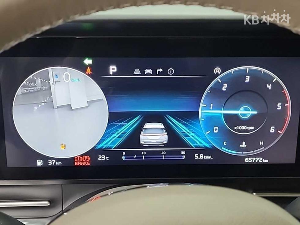 2023 Kia 4 photo