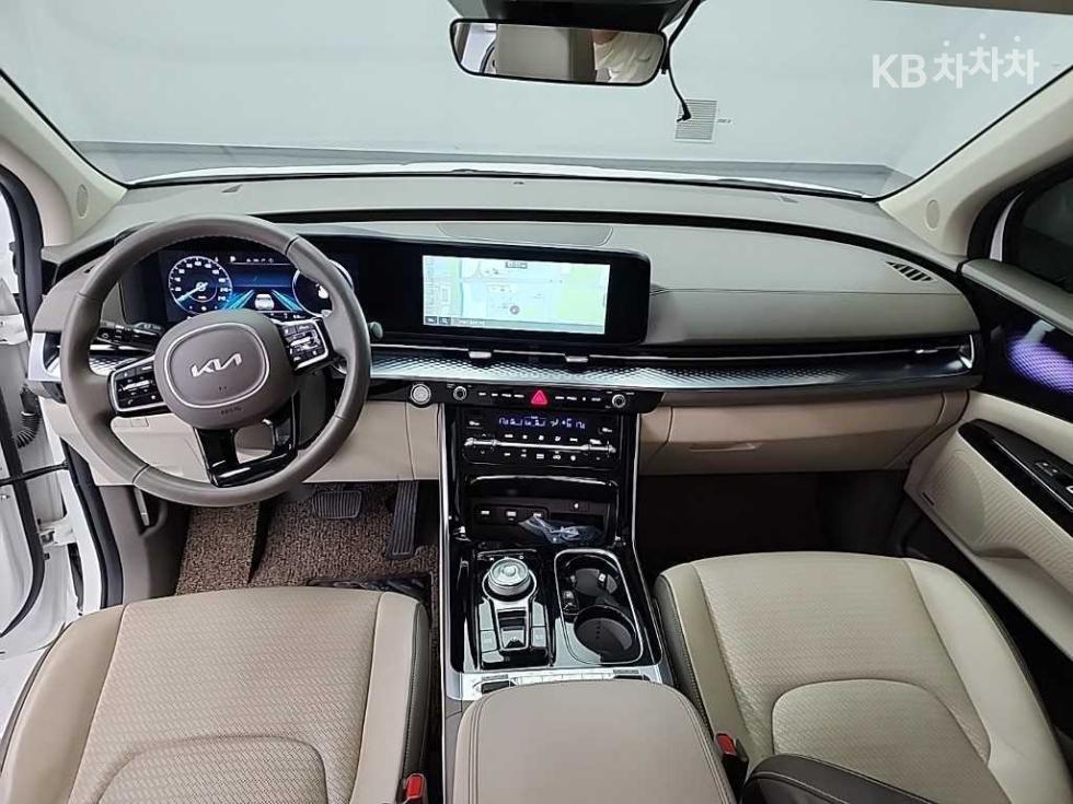 2023 Kia 4 photo
