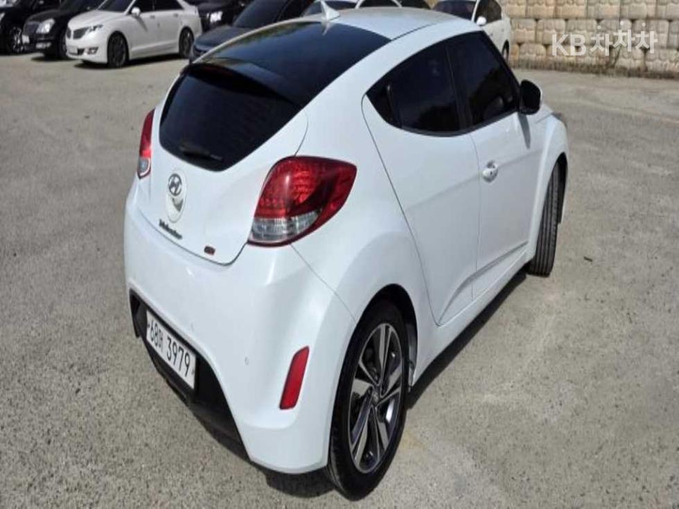 2012 - hyundai veloster