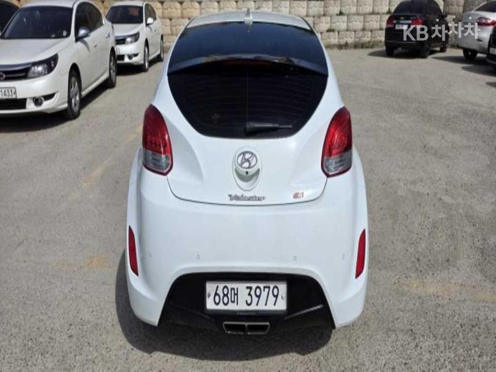 2012 - hyundai veloster