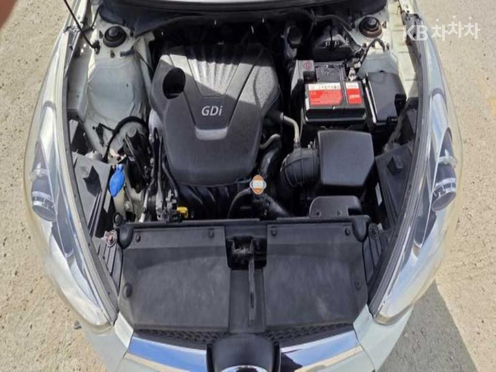 2012 - hyundai veloster