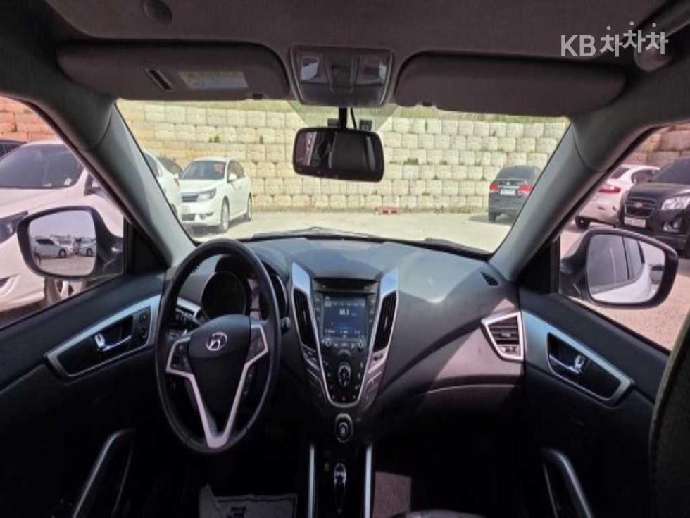 2012 - hyundai veloster