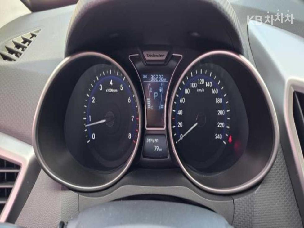 2012 - hyundai veloster