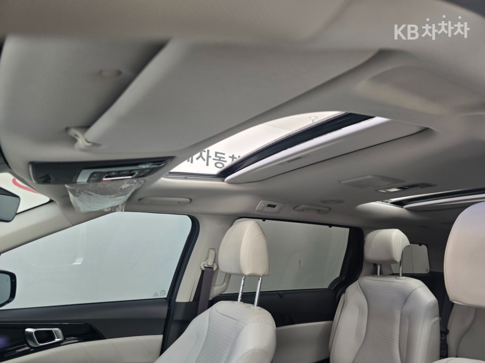2023 - kia carnival