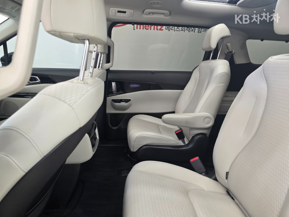 2023 - kia carnival