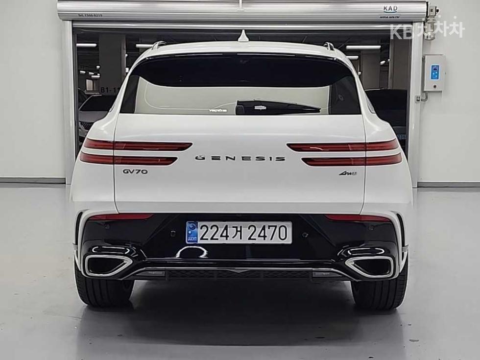 2024 Genesis GV70 photo